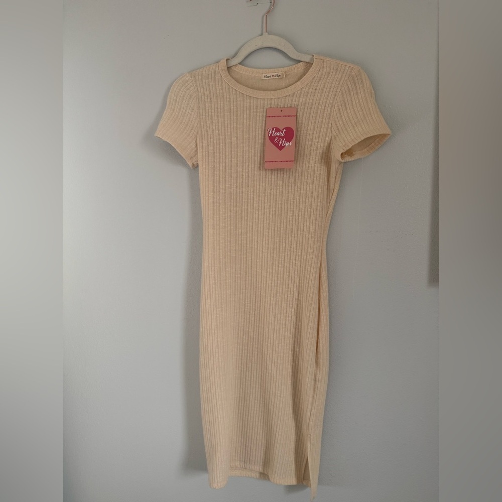 Heart Hips Women’s Cream Ribbed Short Sleeve Body-con Maternity Dress Size Small
